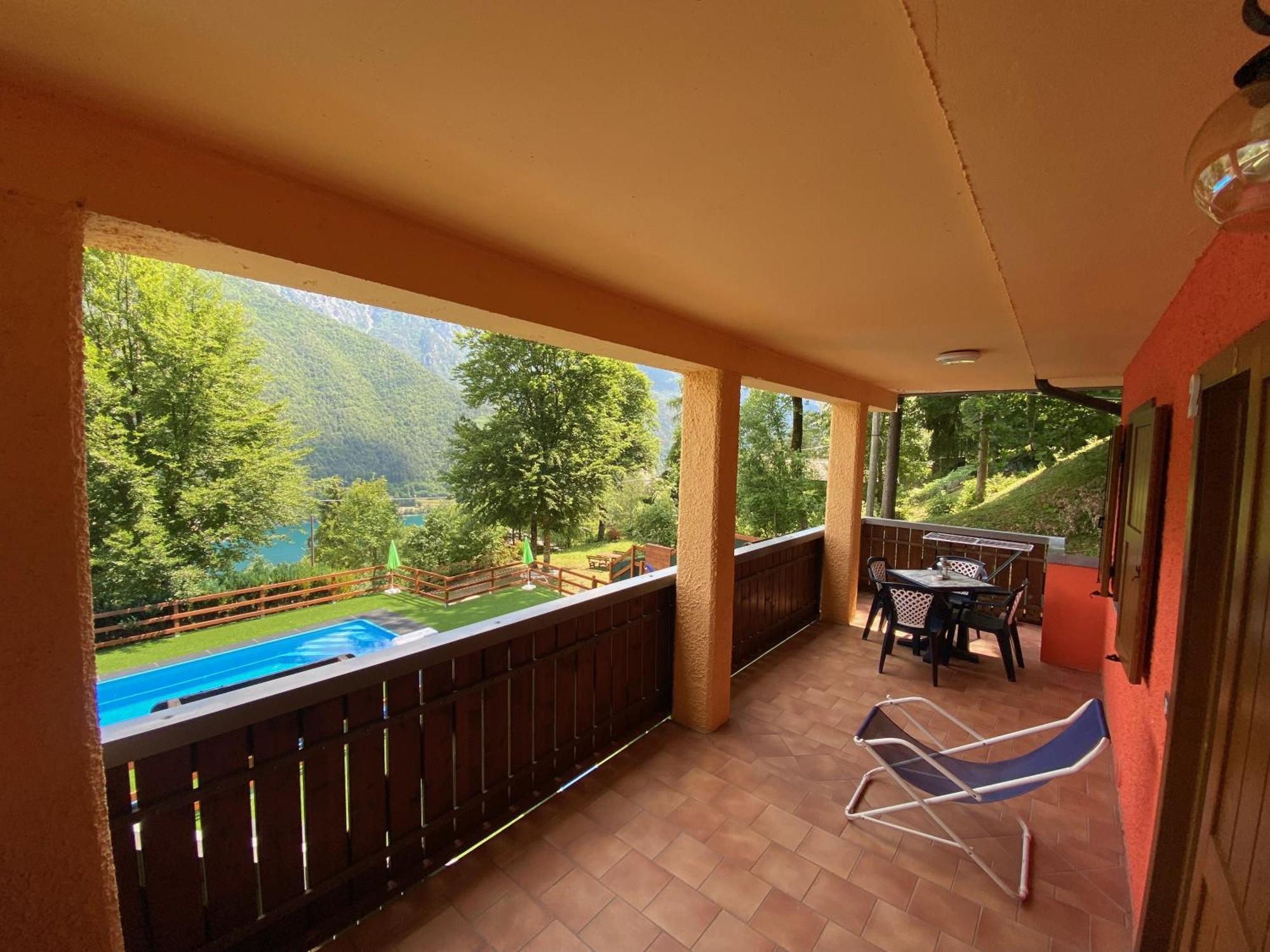 Le Terrazze Sul Lago - Ledro House بييفي دي ليدرو الغرفة الصورة
